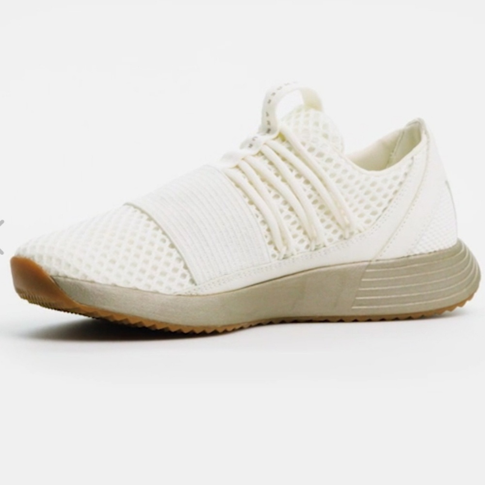 under armour breathe lace sneakers, size 6.5
